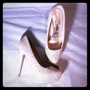 3 for 10$Diamond accent tan heels